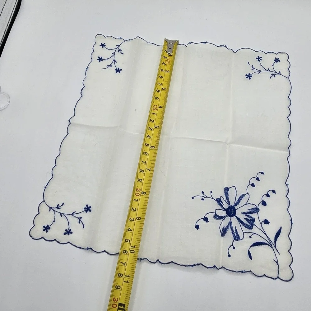Vintage FLOWERS Ladies Handkerchief Hanky‎ Floral Blue White